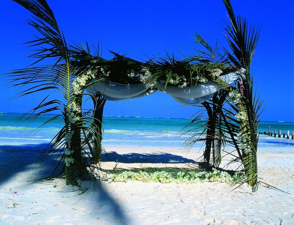 Breezes Beach Club And Spa Bwejuu Buitenkant foto